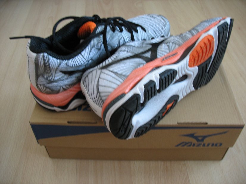 Mizuno Wave Paradox